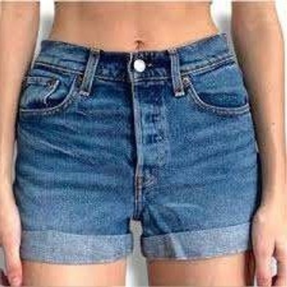 208 Levis Wedgie Fit High Rise Cuffed Denim Shorts Medium Wash Blue (29, NWT)